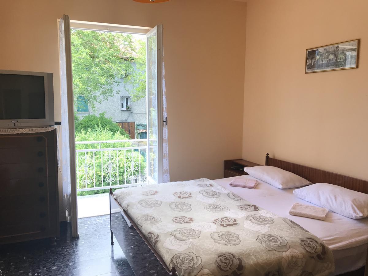 Albergo Delfino San Pietro d'Olba Екстериор снимка
